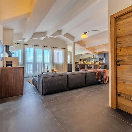Luxury Penthouse With Mountain View & Fireplace Appartamento